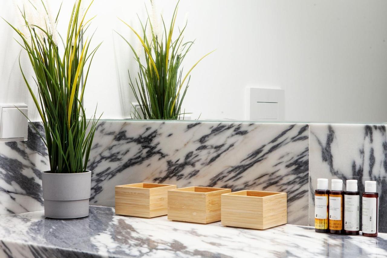 Santos Design Flat By Lovelystay Lisbon Bagian luar foto